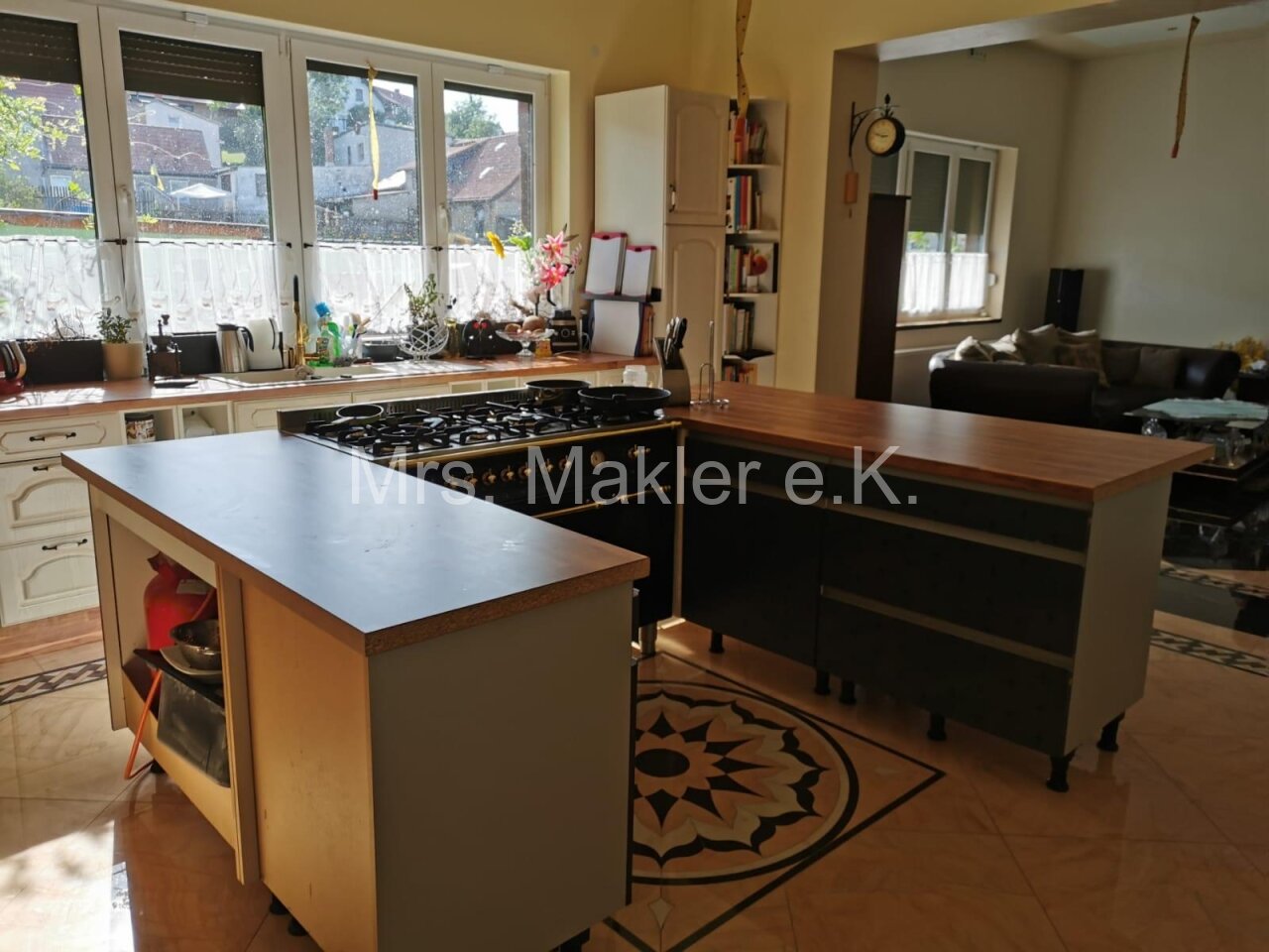 EG Küche mit Durchgang zum Wohnzimmer 